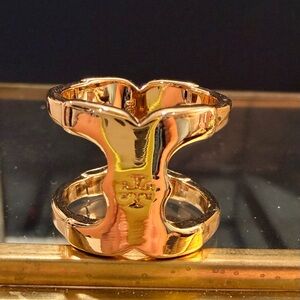 Tory Burch
Gemini Link Band Ring - NWT & Dust Bsg - size 7